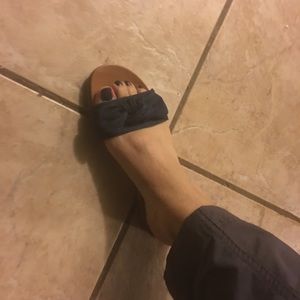 Saks fifth avenue flat sandals denim bows size 6
